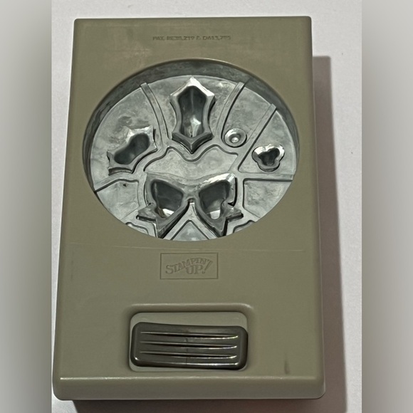 Stampin Up Holly Berry Happiness Builder Paper Craft Punch - Picture 3 of 4